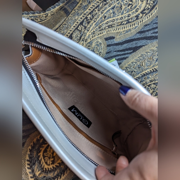 Gum designs with puff gummy designs NWT gold chain strap with dust bag! - Picture 7 of 10